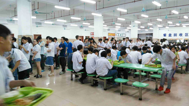 食堂承包公司餐飲行業走出新的發展模式！